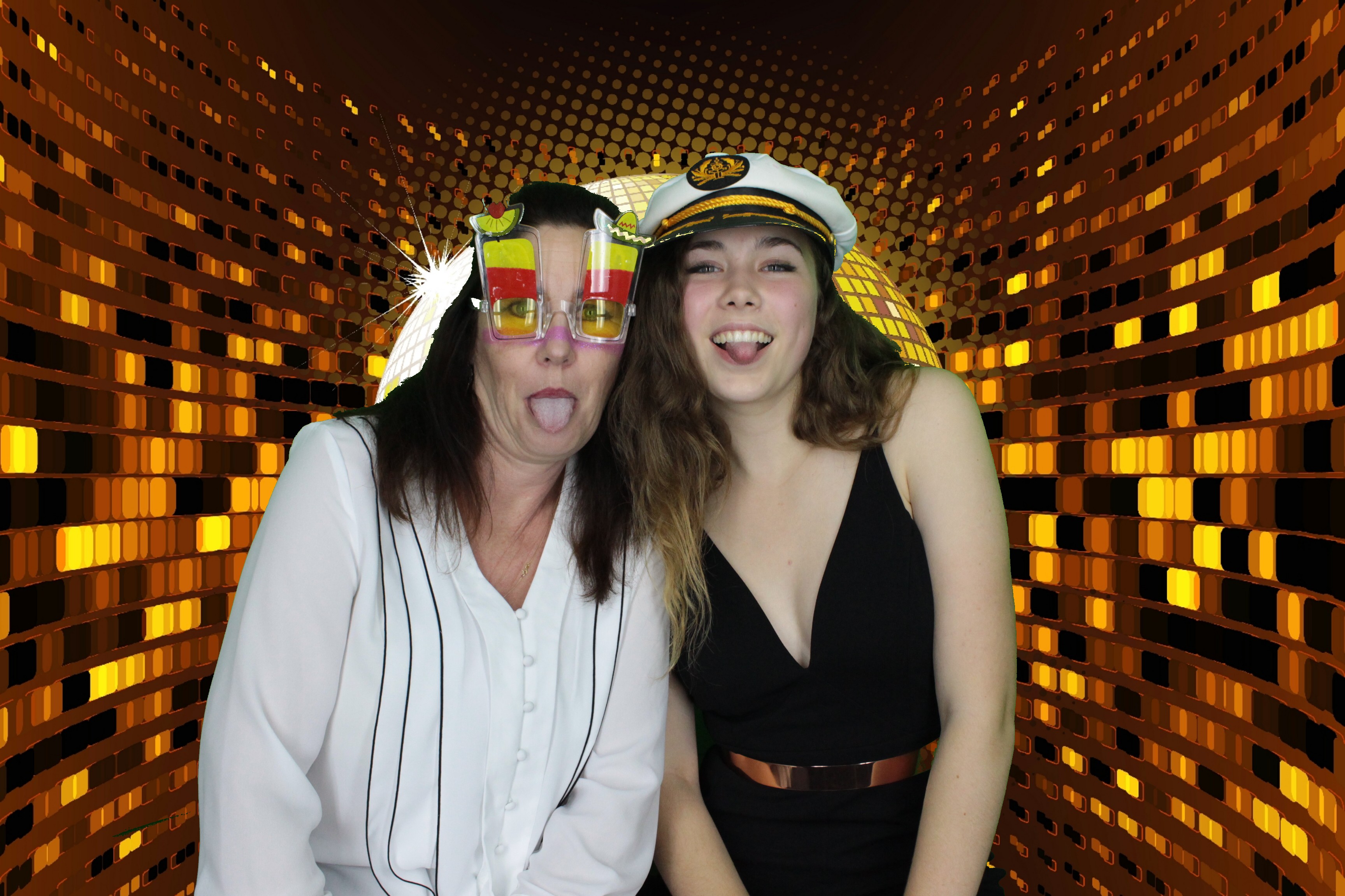 Simon's 50th Birthday | View more photos from the event at gallery.myphotoboothexperience.co.uk/u/MyPhotoBoothExperienceLtd/Simons-50th-Birthday